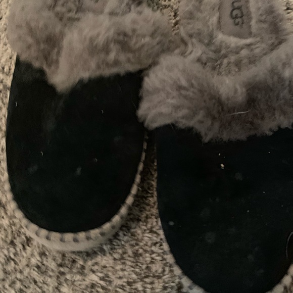Ugg slipper - Picture 2 of 3